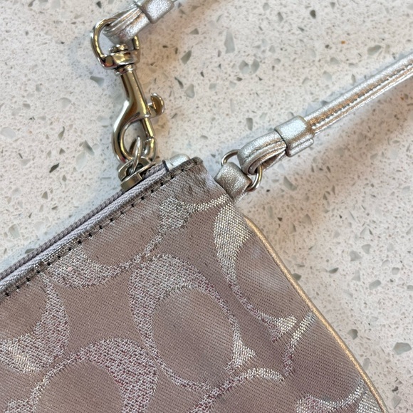 Vintage Y2K Coach Logo Silver Metallic mini wristlet wallet EUC - Picture 7 of 8